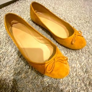 Banana Republic suede ballet flats. Size 8. Fit true to size.